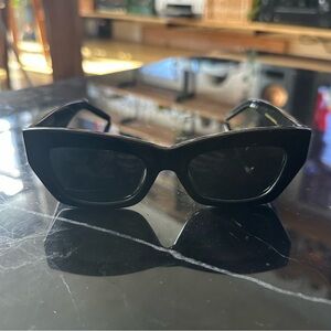 Banbé Sunglasses with Modern Cat-Eye Effect